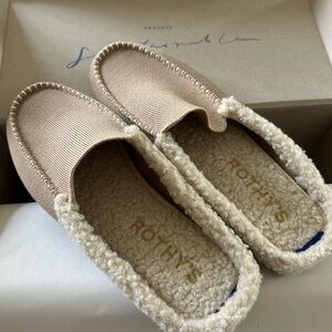 New in box Rothy’s Sherpa slipper